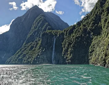 Milford Nouvelle-Zélande Lac Montagne Cascade